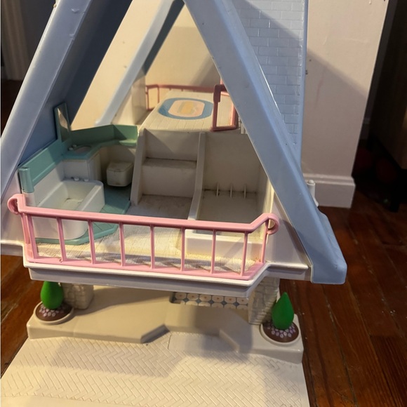 Vintage 1989 Little Tikes Dollhouse no accessories - Picture 5 of 10